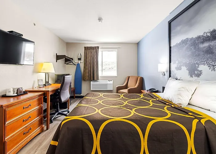 Super 8 By Wyndham Pittsburgh/Monroeville